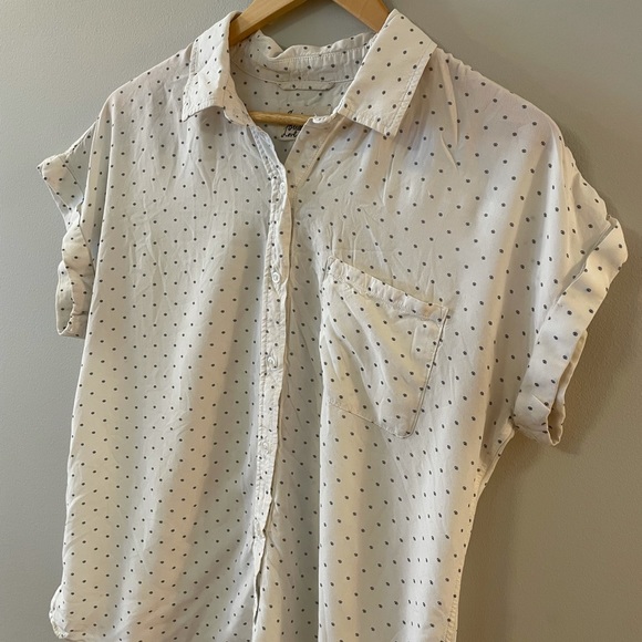 ⚫️⚪️button down top⚫️⚪️ - Picture 3 of 5